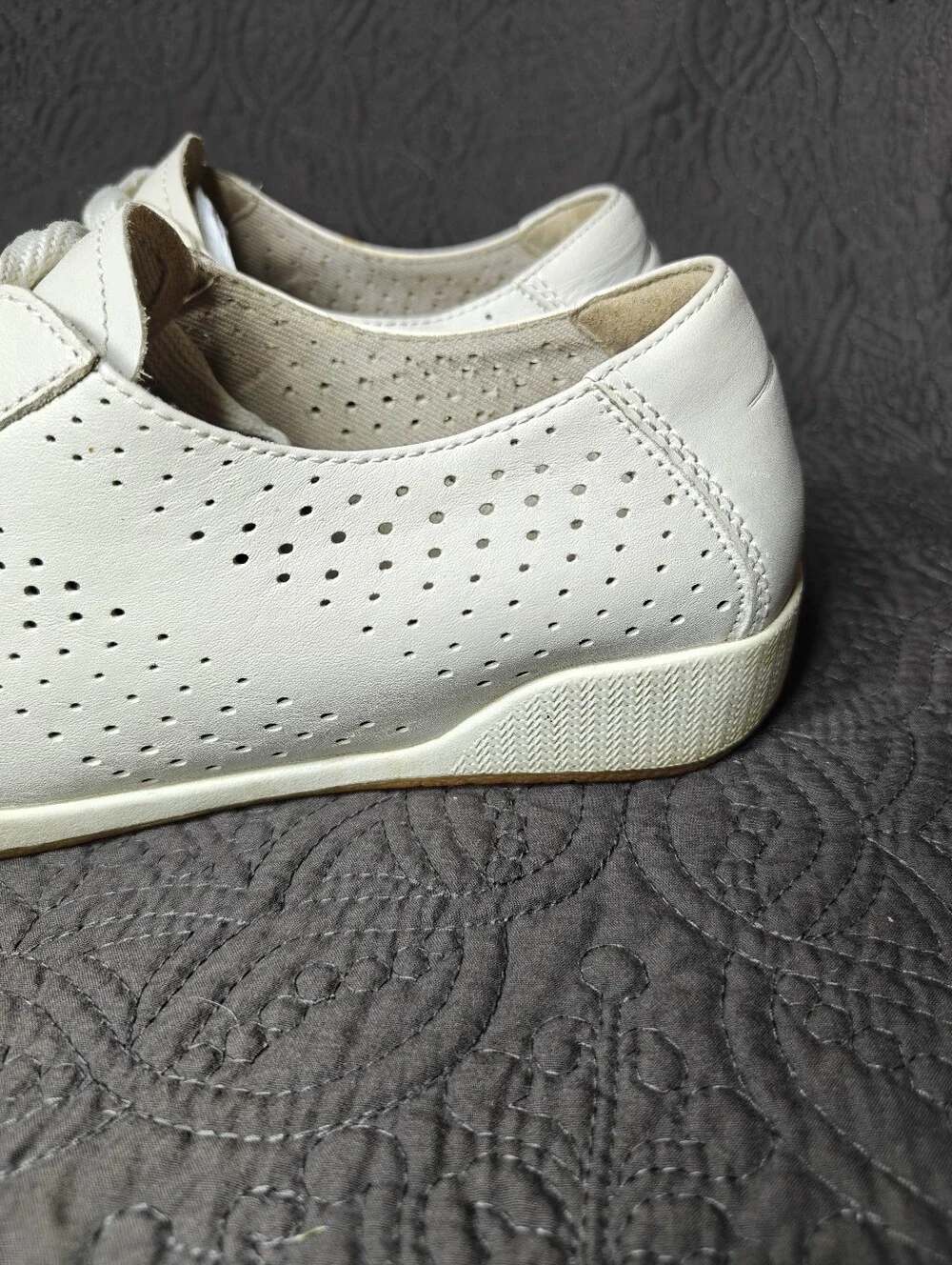 Dansko Orli Women's Ivory Perforated Lace Up Oxford Leather Sneakers Size 7.5-8